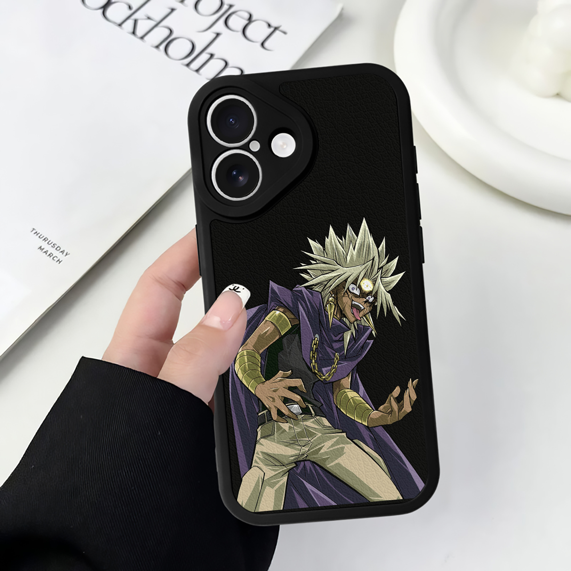（画像用） 遊☆戯☆王 Yu-Gi-Oh! 【iPhone 16シリーズ対応】シリコンスマホケース（レザー調） 材質：シリコン
